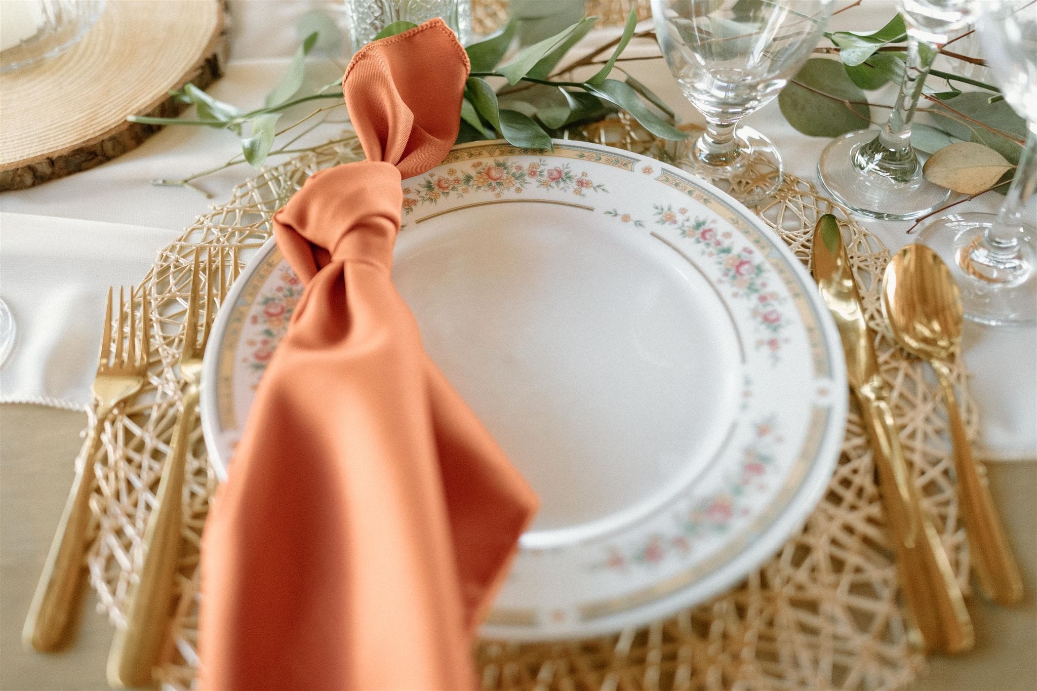 A plate with an orange napkin on it